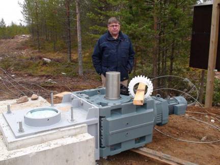 Martti, OH2BH standing next to the rotator’s 7kW motor and gearbox.